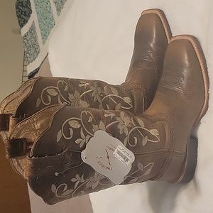 Size 8 Women’s BRAND NEW Twisted X Ruffstock